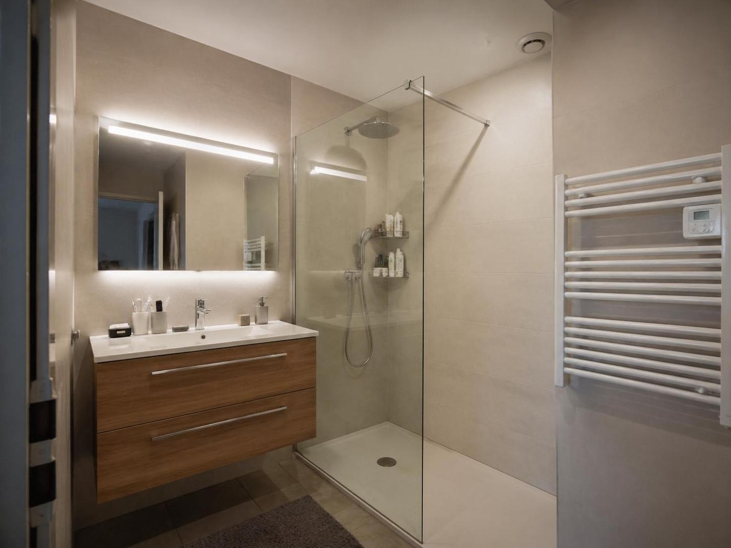 découvrez tout sur la rénovation de salle de bain en 2024 : estimez les coûts et bénéficiez des aides financières maprimerénov’ pour réaliser vos projets sereinement.