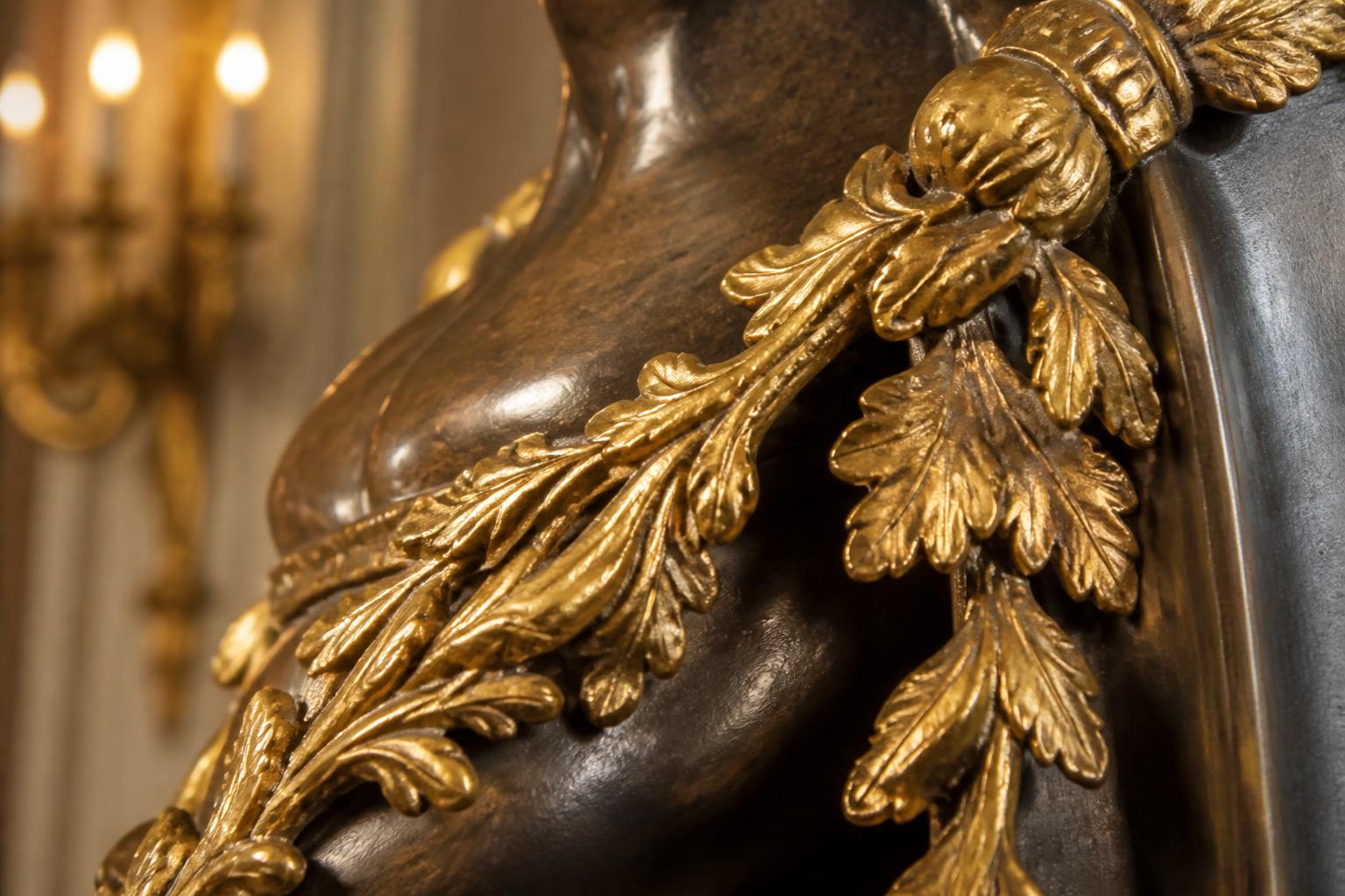 découvrez comment nettoyer le bronze efficacement grâce à des méthodes adaptées à l'état et au type de votre pièce pour lui redonner éclat et protection.
