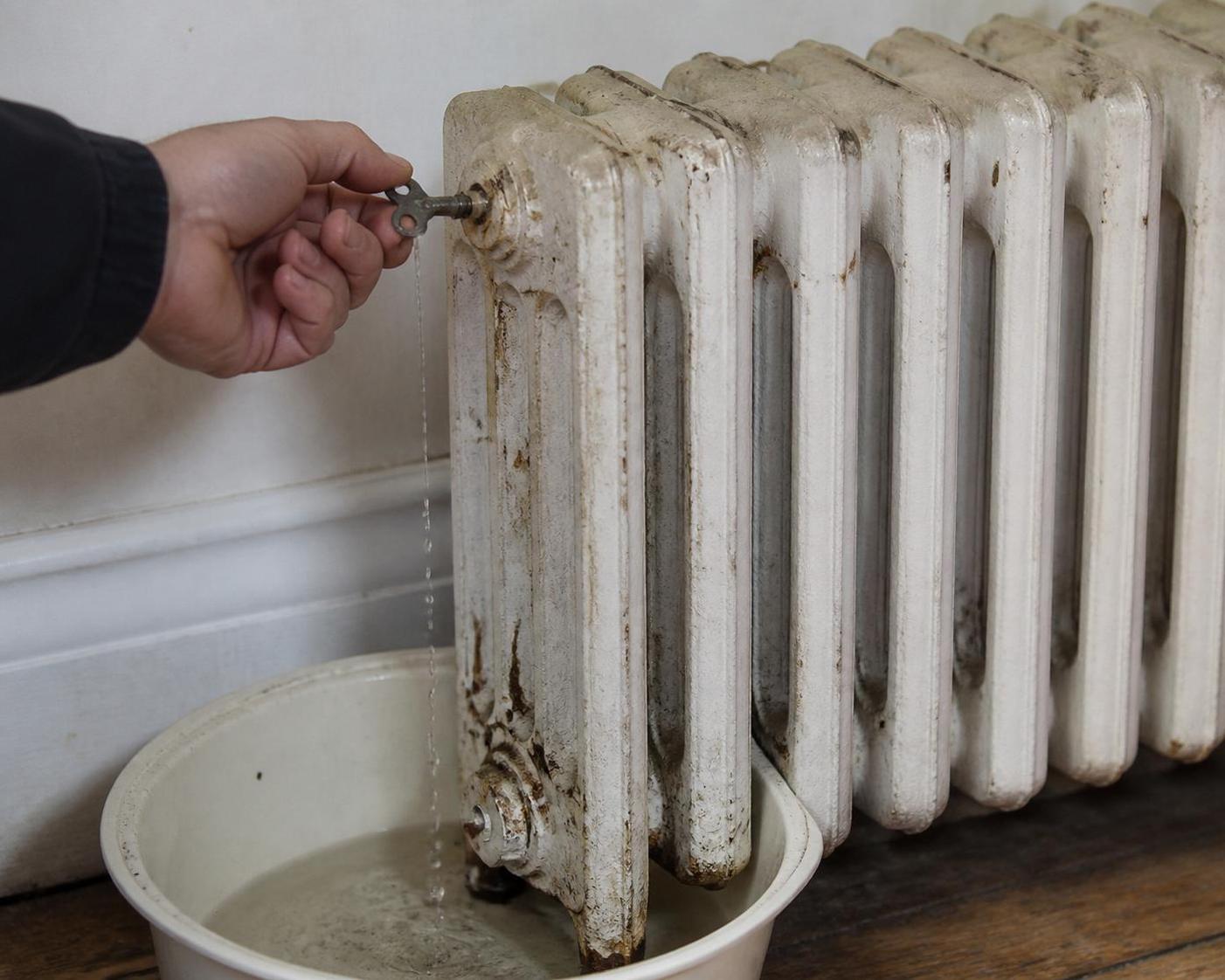 découvrez la procédure complète pour purger un radiateur en fonte et optimiser les performances de votre chauffage. guide pratique étape par étape pour un confort thermique optimal.