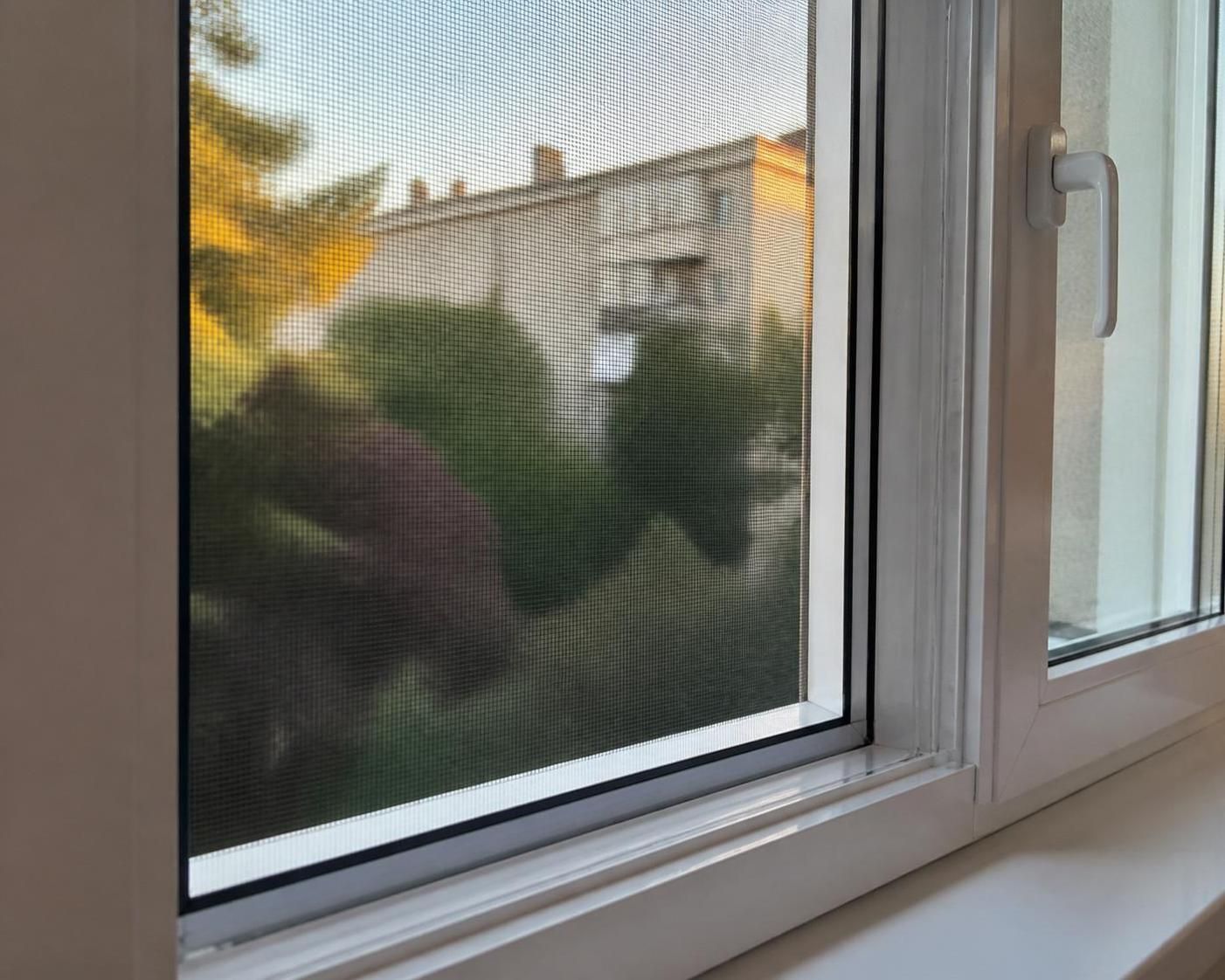 découvrez la moustiquaire fenêtre sans perçage, une solution discrète et pratique parfaite pour les locations, facile à installer sans endommager vos murs.